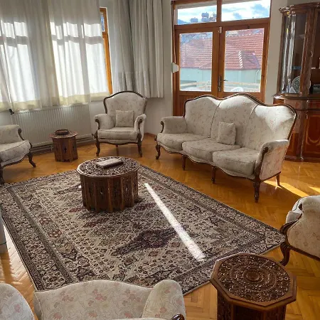 Apartment Merkezde Sahil Bandinda Bahriye Ucok Yaninda 3+1 Daire *