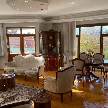 Apartment Merkezde Sahil Bandinda Bahriye Ucok Yaninda 3+1 Daire *