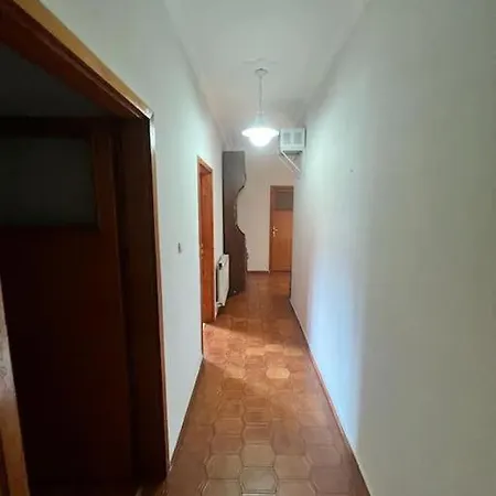 Merkezde Sahil Bandinda Bahriye Ucok Yaninda 3+1 Daire Appartement *