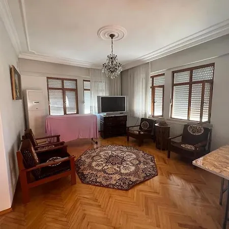 Merkezde Sahil Bandinda Bahriye Ucok Yaninda 3+1 Daire Appartement *
