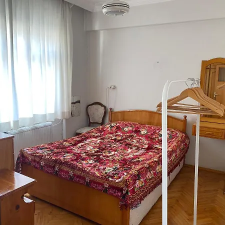 Appartement Merkezde Sahil Bandinda Bahriye Ucok Yaninda 3+1 Daire *